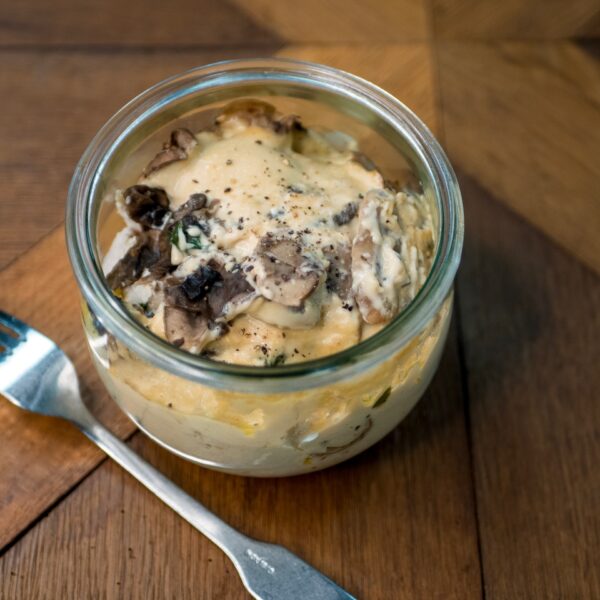 Emincé de volaille, sauce champignons, épinards et tagliatelles