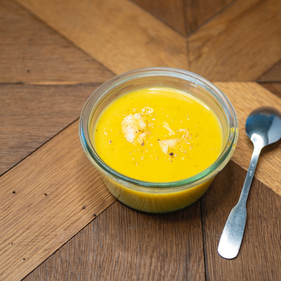 Velouté de butternut, agrumes, gambas et coriandre