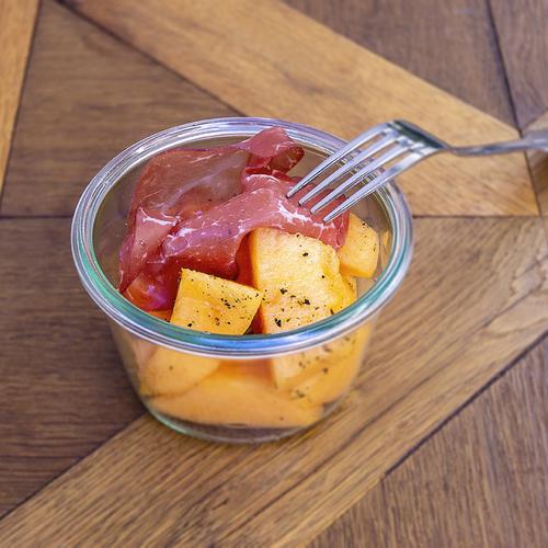 Salade de melon basilic et Bresaola, parmesan